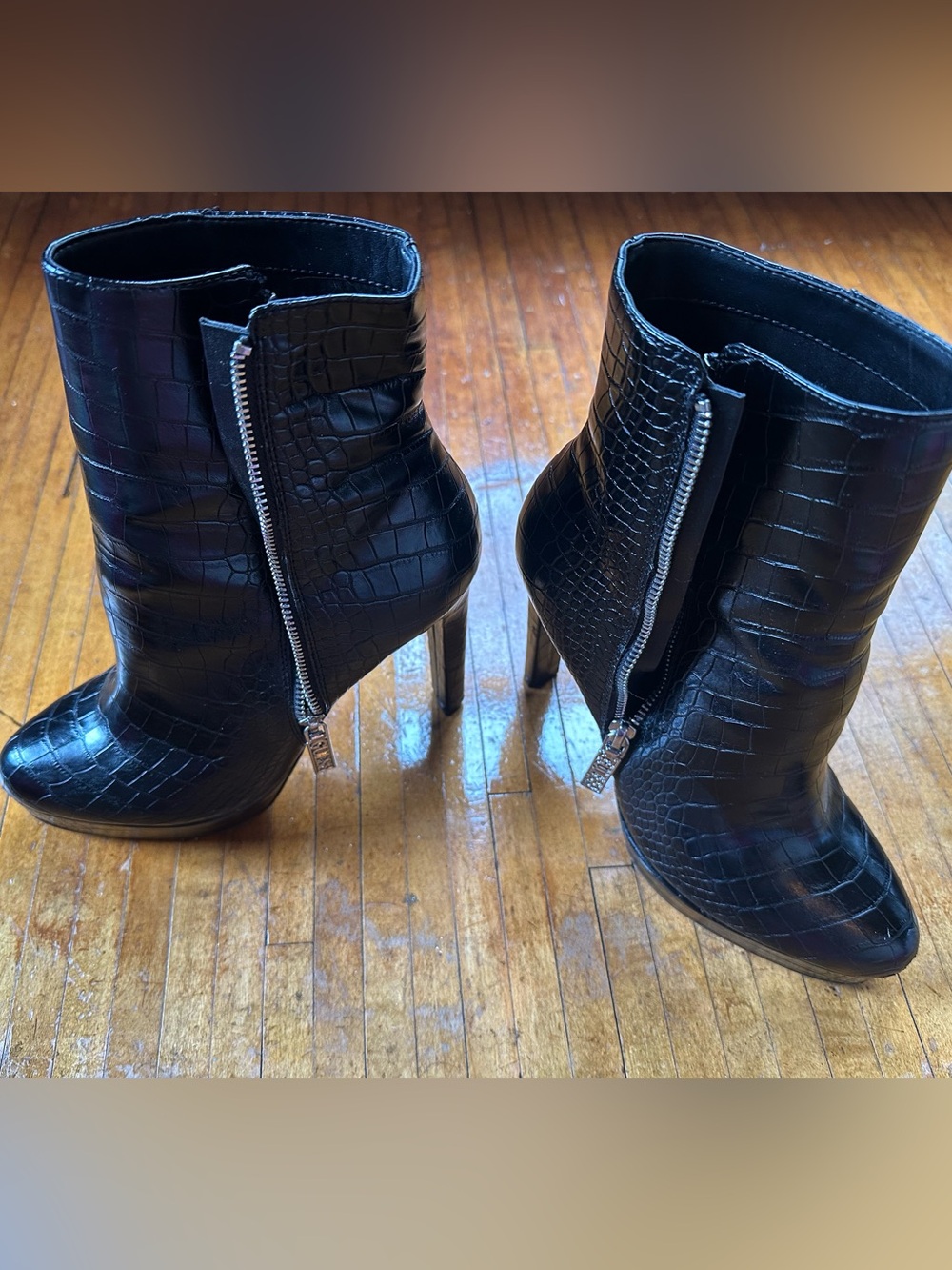 GUESS Black Croc-Embossed High Heel Ankle Boots with Side Zipper